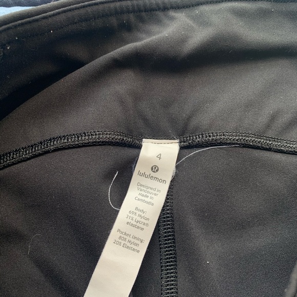 black lululemon leggings size 4 - Picture 3 of 6